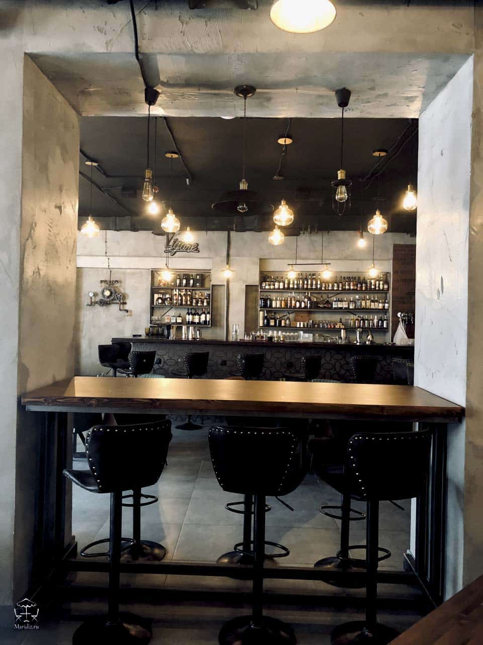 Дизайн интерьера ресторана вид из зала на бар